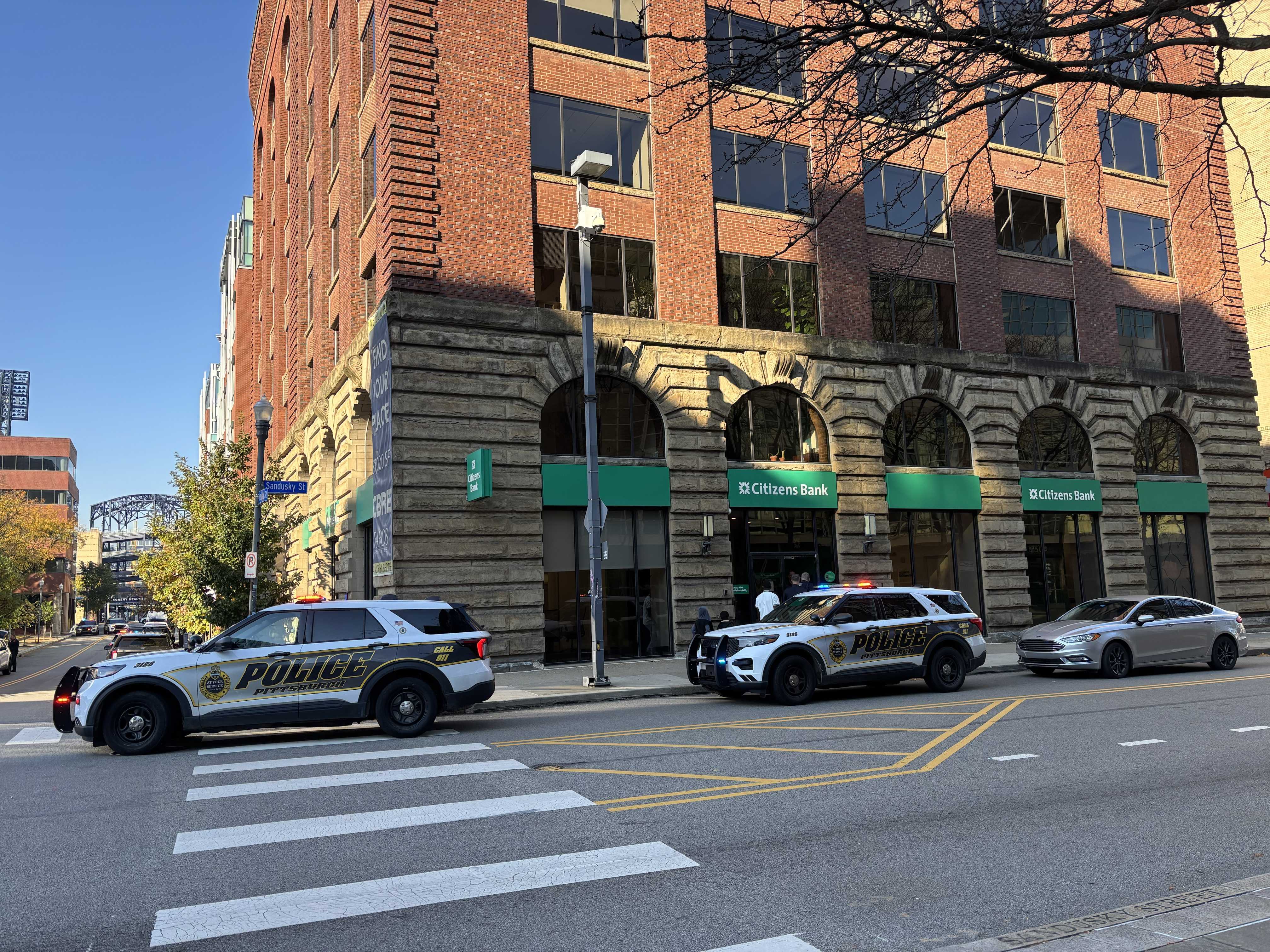 Pittsburgh police investigating robbery at Citizens Bank on North Side — WTAE 4 (Pittsburgh)